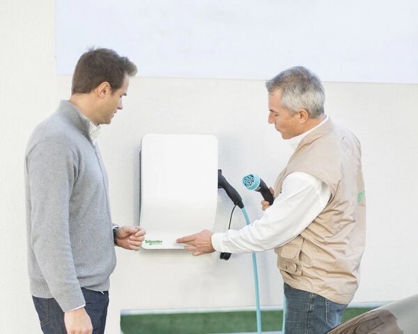Schneider EV Link Smart Wallbox | 22 kW