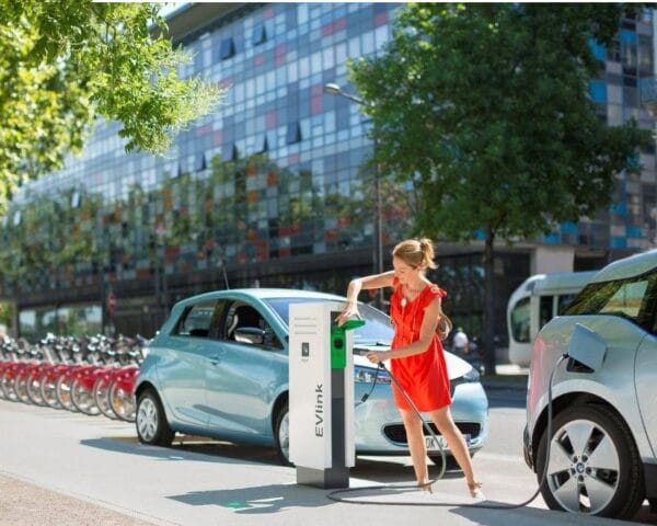 Schneider EV Link Dual Port Floor Mounted | 22 kW | EVF2S22P44R